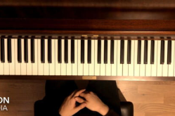 3岁小姐姐学钢琴视频,小音符下的成长足迹