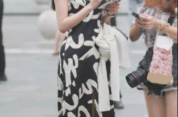 漂亮小姐姐黑色长裙跳舞,黑裙小姐姐的优雅舞姿